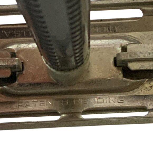Vintage Schick Krona Double Edge Safety Razor Twist To Open 1970s Made in USA - Picture 5 of 7